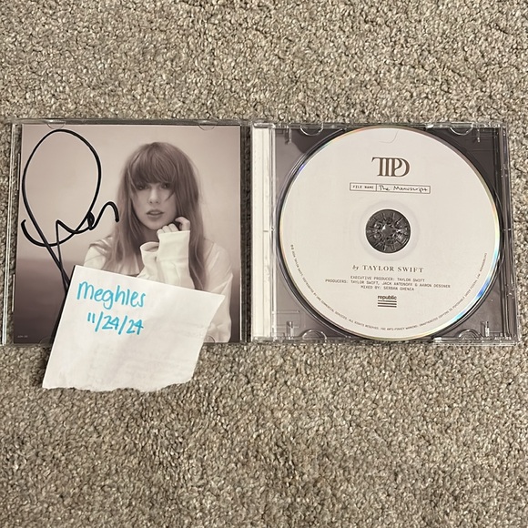 Signed The Tortured Poets Department CD - Picture 2 of 3